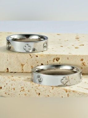 Silver Stainless Steel Clover Accent Ring